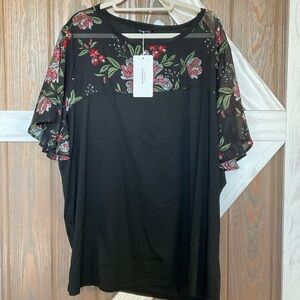 BloomChic top, size 26. Black w/floral P2P 30.5” Length 32.5” nwt